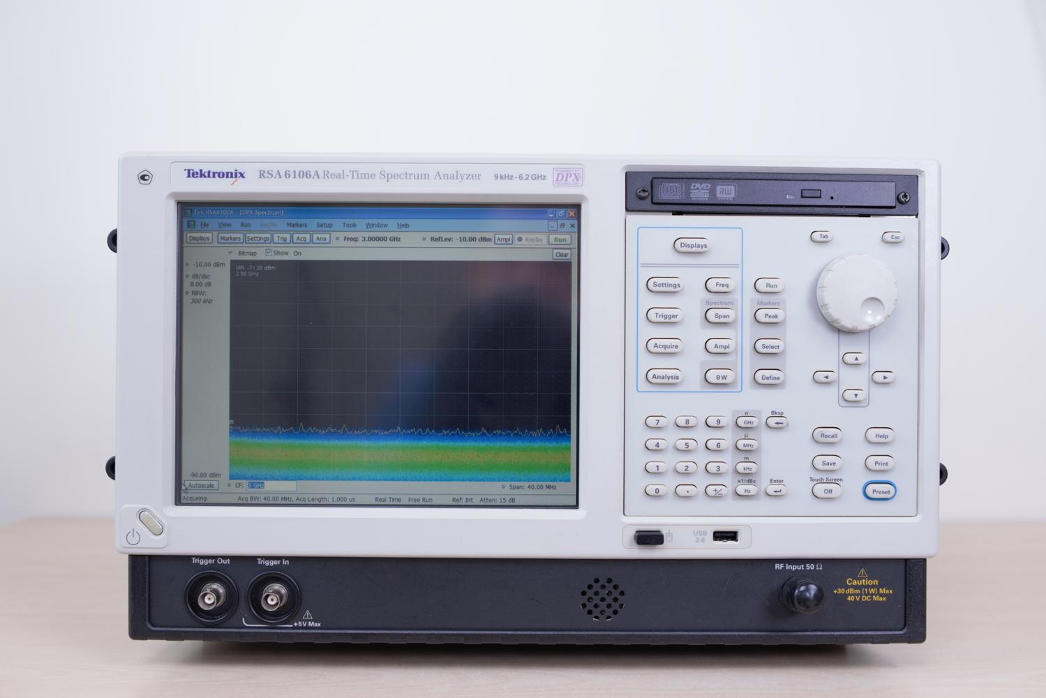 Анализатор спектра Tektronix RSA6106A